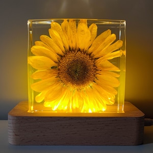 Real Sunflower Resin Block, Sunflower Night Light, Sunflower Ornament, Resin Paperweight, Gift for Her, Home Decor, Natural Gift