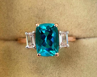 Länglicher Kissenschliff Paraiba Turmalin Ring, Paraiba Verlobungsring, Blau Grüner Paraiba Turmalin Ring, Paraiba Drei-Stein-Ring.