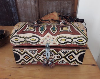 Artisanal Treasures: Exquisite Tuareg Leather Box Crafted and Painted by Skilled Women