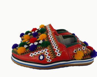 Handgemaakte berberleren pantoffels: Marokkaanse baboucheschoenen