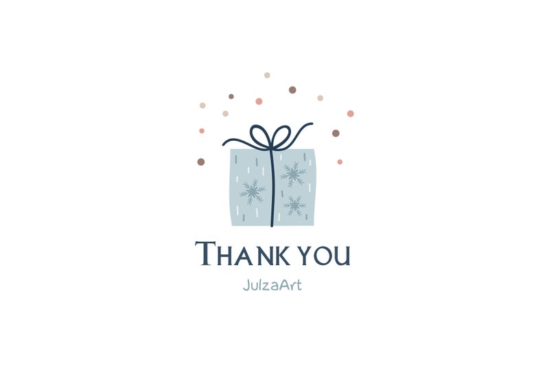 Pu&ograve; includere: Una scatola regalo blu con un nastro bianco e fiocchi di neve. La scatola &egrave; circondata da piccoli punti marroni e rosa. Il testo "THANK YOU" e "JulzaArt" &egrave; sotto la scatola.