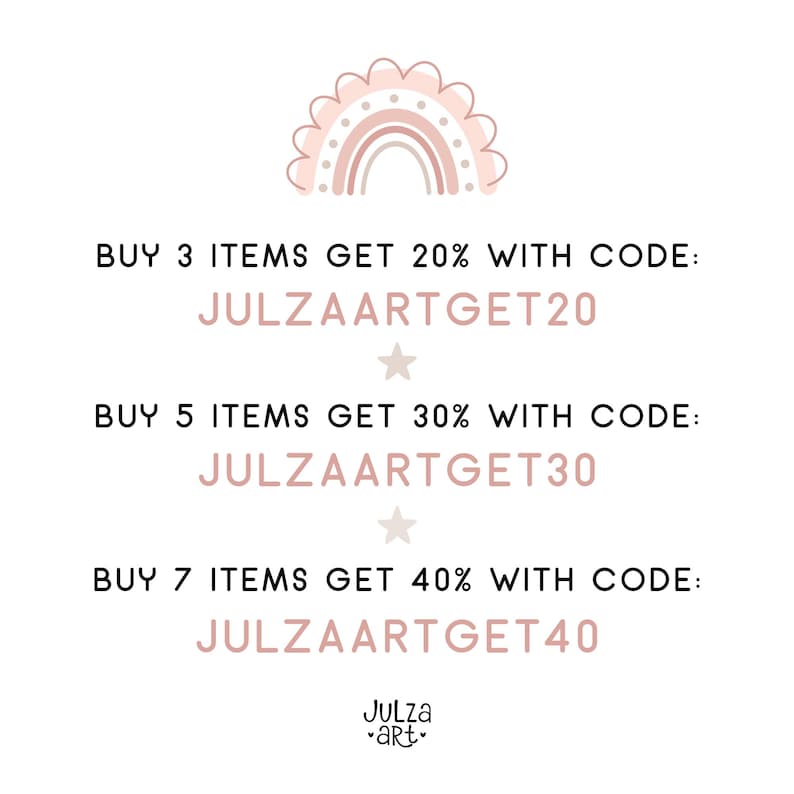 以下が含まれることがあります： ピンクと白の虹のグラフィックで、星と「BUY 3 ITEMS GET 20% WITH CODE: JULZAARTGET20 BUY 5 ITEMS GET 30% WITH CODE: JULZAARTGET30 BUY 7 ITEMS GET 40% WITH CODE: JULZAARTGET40 JuLza art」というテキストが書かれています