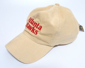 Atlanta Hawks Tremors Dad Cap – Burt Gummer bestickte Cord-Basketball-Team-Mütze mit verstellbarem Riemen | Geschenkidee für Tremors und NBA-Fans