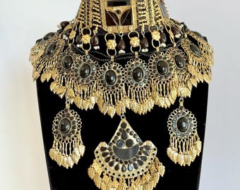 Conjunto de joias vintage afegãs pretas de 3 peças, incluindo colar choker Kuchi vintage, brincos e tiara. Joias Kuchi, joias afegãs.
