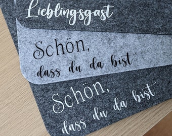 Tischset aus Filz, Platzset "Lieblingsgast" und "Schön, dass du da bist" in hellgrau oder dunkelgrau