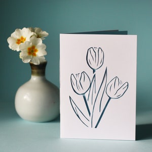 Tulpenkaart voor Pasen, lente, Moederdag Wenskaart // Bloemenpapier gesneden kaart // Originele handgemaakte papercutkaart