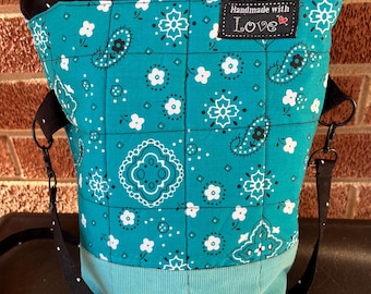 Bolso bandolera con acolchado de cachemira y pana en turquesa