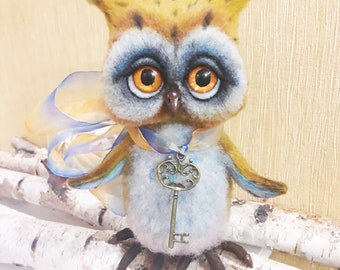 BABY OWL STATUE, Gift for Bird Lovers, Felt Owl Figurine, Needle Felted Bird, Bird Sculpture, Bird Lovers Gift, Felt Animal Realistic