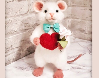 Needle Felted WHITE RAT w/HEART, 3d Felt Rat Sculpture, Needle Felted Animals, Needle Felting, Felted Wool Rat, Felted Rat Figurine