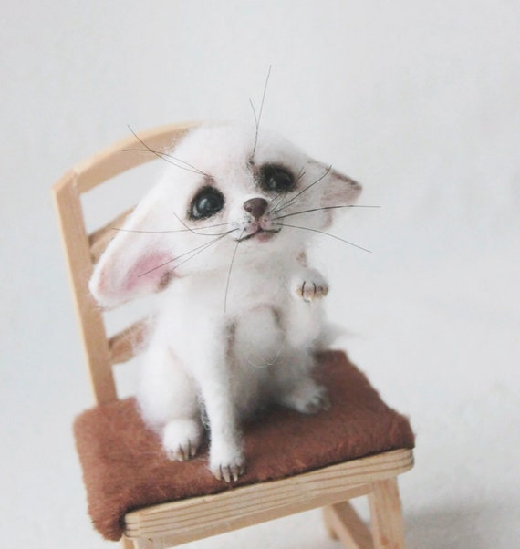 ニードルフェルトのかわいい白いキツネ フェネック、フェルトキツネ