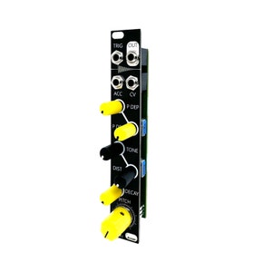 Op de afbeelding: Een zwart en groen elektronisch muziekmodule met gele knoppen en zwarte en zilveren jacks. De module heeft labels voor "TRIG", "OUT", "ACC", "CV", "P DEP", "TONE", "DIST", "DECAY" en "PITCH".