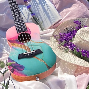 Painted Concert Ukulele 23” Beginner’s Kit (Marble)