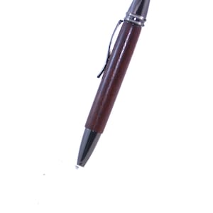 Stylo twist tourné à la main en bois australien. Cadeau d'affaires ou cadeau de cadre.