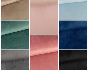 Puede incluir: Un collage de ocho muestras de tela con una textura suave similar al terciopelo en varios colores sólidos, incluyendo beige, rosa claro, azul claro, verde oscuro, azul oscuro, gris, rosa viejo y negro, cada una doblada para mostrar profundidad.