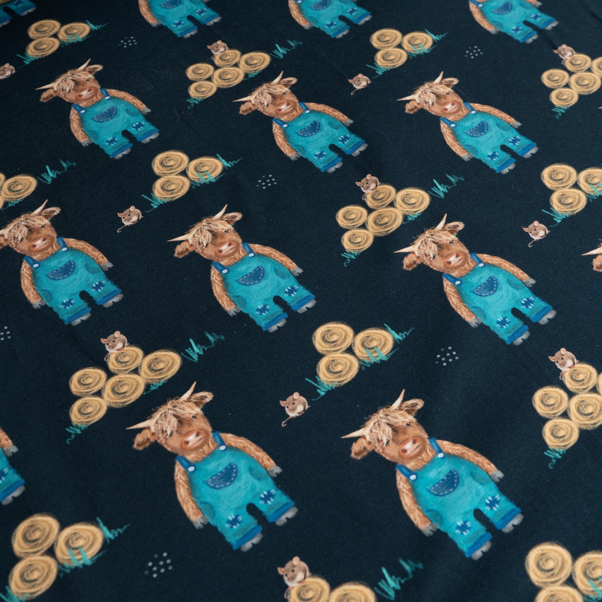 Highland Cow Floral Fabric, Fabric by the Yard, Cate and Rainn, Avaleigh Highland  Cow, Quilting Cotton, Bamboo, Canvas, Spandex, Rib Knit 