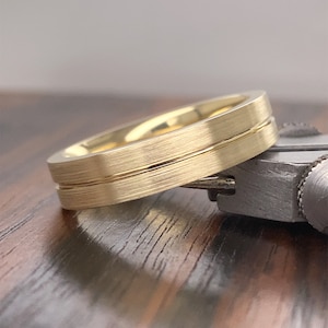 14K Gold Brushed Wedding Band (5MM) | 14K Satin Wedding Band | 14K Comfort Fit Wedding Band | Men's Wedding Band | Square Edge | Satin Matte
