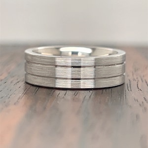 14K Gold Herren Ehering (6MM) | 14k Gold Comfort Fit Ehering | 14K Gold Herrenring | Rille | Pinsel Matt Satin