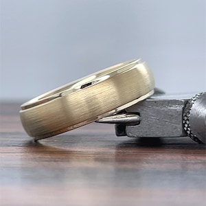 14K Gold Ehering (6MM) | Herren 14K Comfort Fit Ehering | 14K echtes Gold Herrenband | Pinsel Matte Satin | Klassischer Ehering