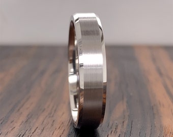 14Kゴールド メンズ 結婚指輪 5mm | 14Kゴールドリング | コンフォートフィット 結婚指輪 | ブラッシュマットサテン | ベベルエッジ | 10K 14K 18K
