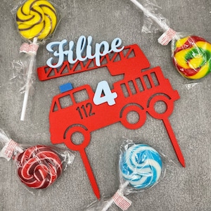 Cake topper personalizzato autopompa dei pompieri con anno e nome bicolore - Compleanno vigili del fuoco - Decorazione compleanno bambini