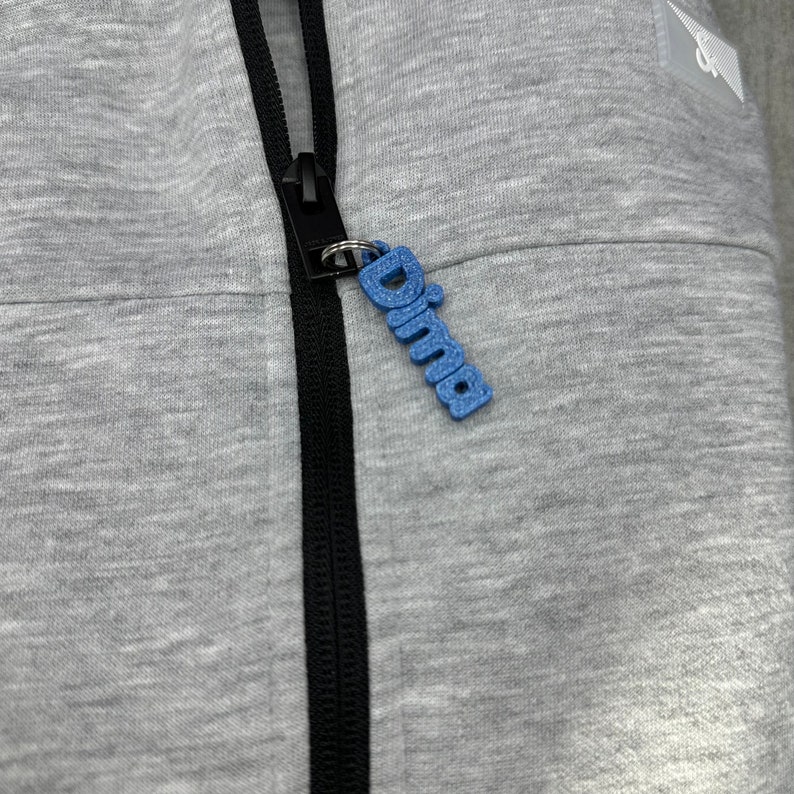 6 Stück Zipper Schlüsselanhänger Name personalisierte Anhänger für Jacke Rucksack MagicFont einfarbig Bild 4