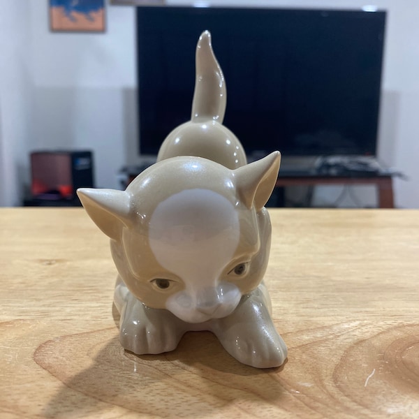 Porcelanas Miquel Requena S.A. Valencia Porcelain Cat