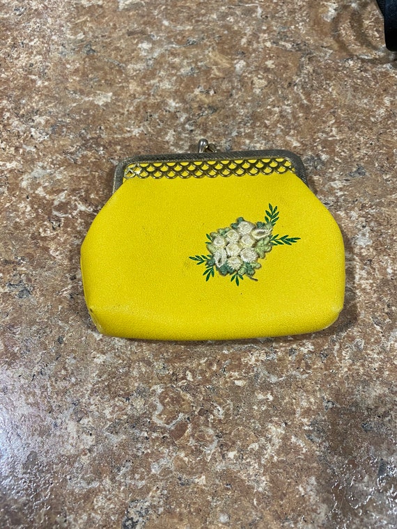 Vintage yellow leather coin purse - image 1