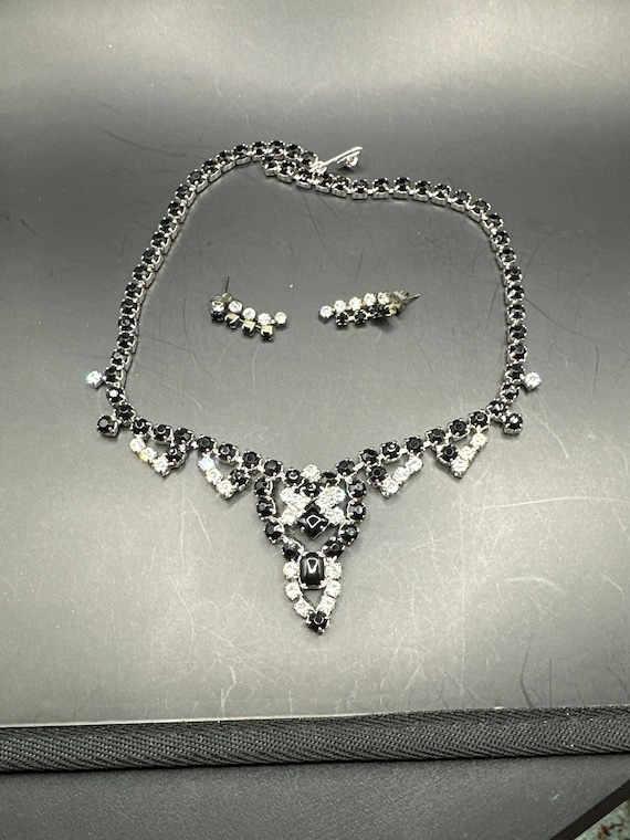 Black And White Rhinestone Necklace set
