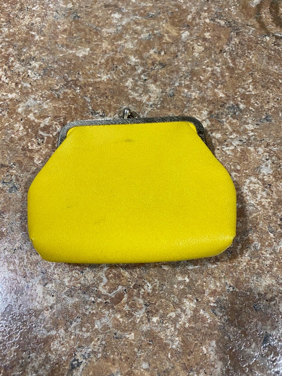 Vintage yellow leather coin purse - image 2