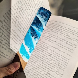 Ocean oak bookmark, MADE TO ORDER, wood sea book holder, wooden beach bookmark, resin book page holder, modern unique gift for books lovers