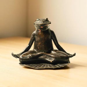 Yoga Frog on Leaf 7 Inch Long  / 18 cm, Frog Statue, Frog Figurine, Frog Sculpture, Animal Bronze, Holiday Gift, Housewarming