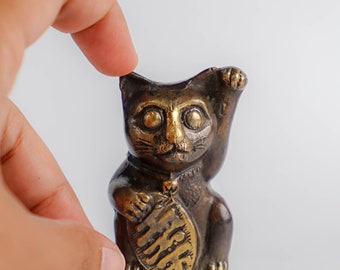 真鍮製猫の置物、招き猫の彫刻、室内装飾品（高さ約6.3cm） - Etsy 日本