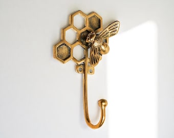 Hook Bee on Hive 6 Inch / 15 cm, Wall Art, Living Room, House Decor, Room Decor, Birthday Gift, Gift Idea, Holiday Gift, Housewarming