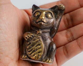 猫 真鍮製 彫刻 招き猫 インテリア 置物 真鍮製猫の置物、招き猫の彫刻、室内装飾品（高さ約6.3cm） - Etsy 日本