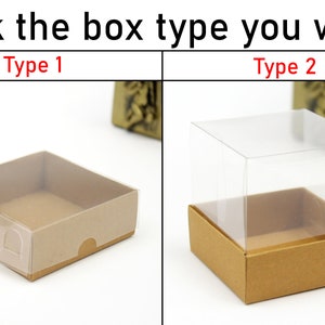 Könnte beinhalten: Zwei Arten von Kartonboxen mit durchsichtigen Plastikdeckeln. Die Box auf der linken Seite hat einen durchsichtigen Plastikdeckel, der die Oberseite der Box bedeckt. Die Box auf der rechten Seite hat einen durchsichtigen Plastikdeckel, der die gesamte Box bedeckt. Beide Boxen sind braun und haben eine natürliche Kartonstruktur.
