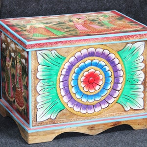 Indian Beautiful Trunk Box With Painted Storage Box, Coffee Table with Storage/Central Table For Wall Décor