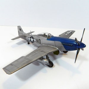 1/48 scale  North American P-51 Mustang - professionally built scale model