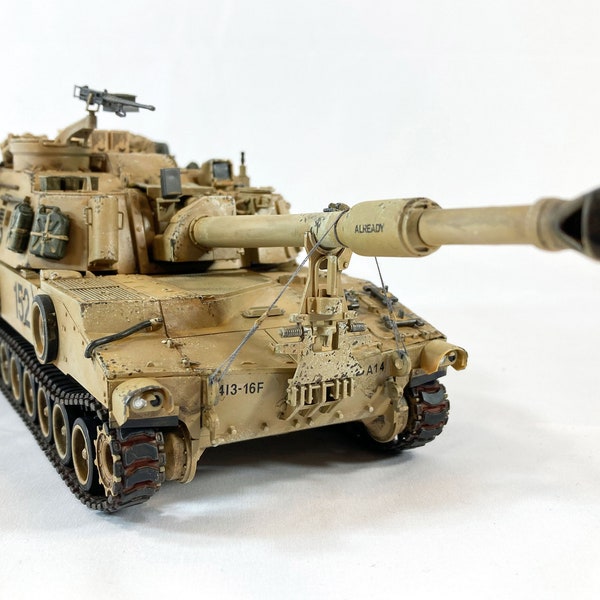 1/35 scale M109A6 Paladin - professionally built  scale model