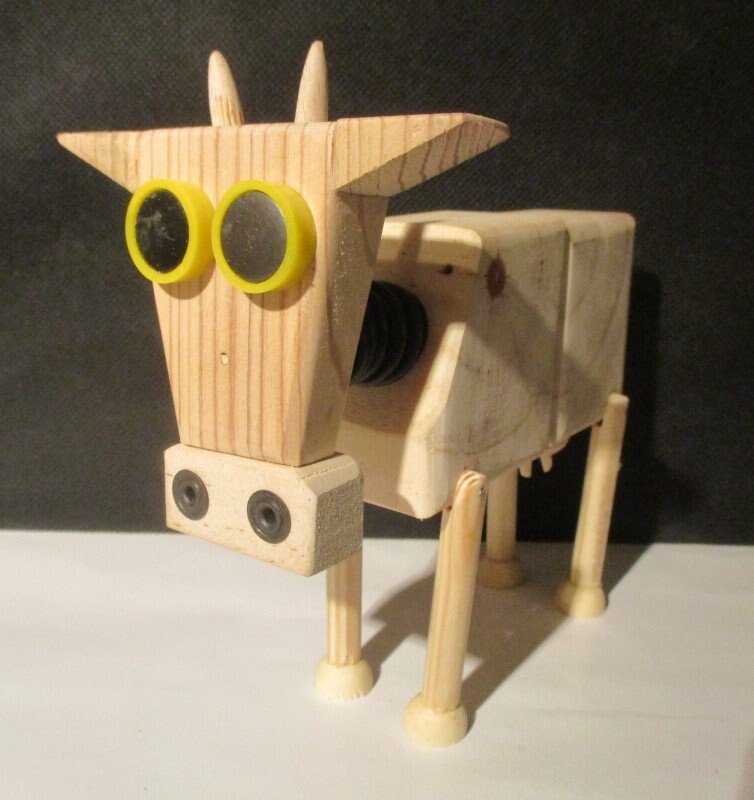 Figurine Les P'tites Vaches - Vache Gros Yeux. Bois Brut Recyclé .