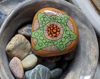 Abstract Hand Painted Rock, Painted Beach Rock, Paperweight, Gifts, Ornament, Garden, Natural Stone - HF102