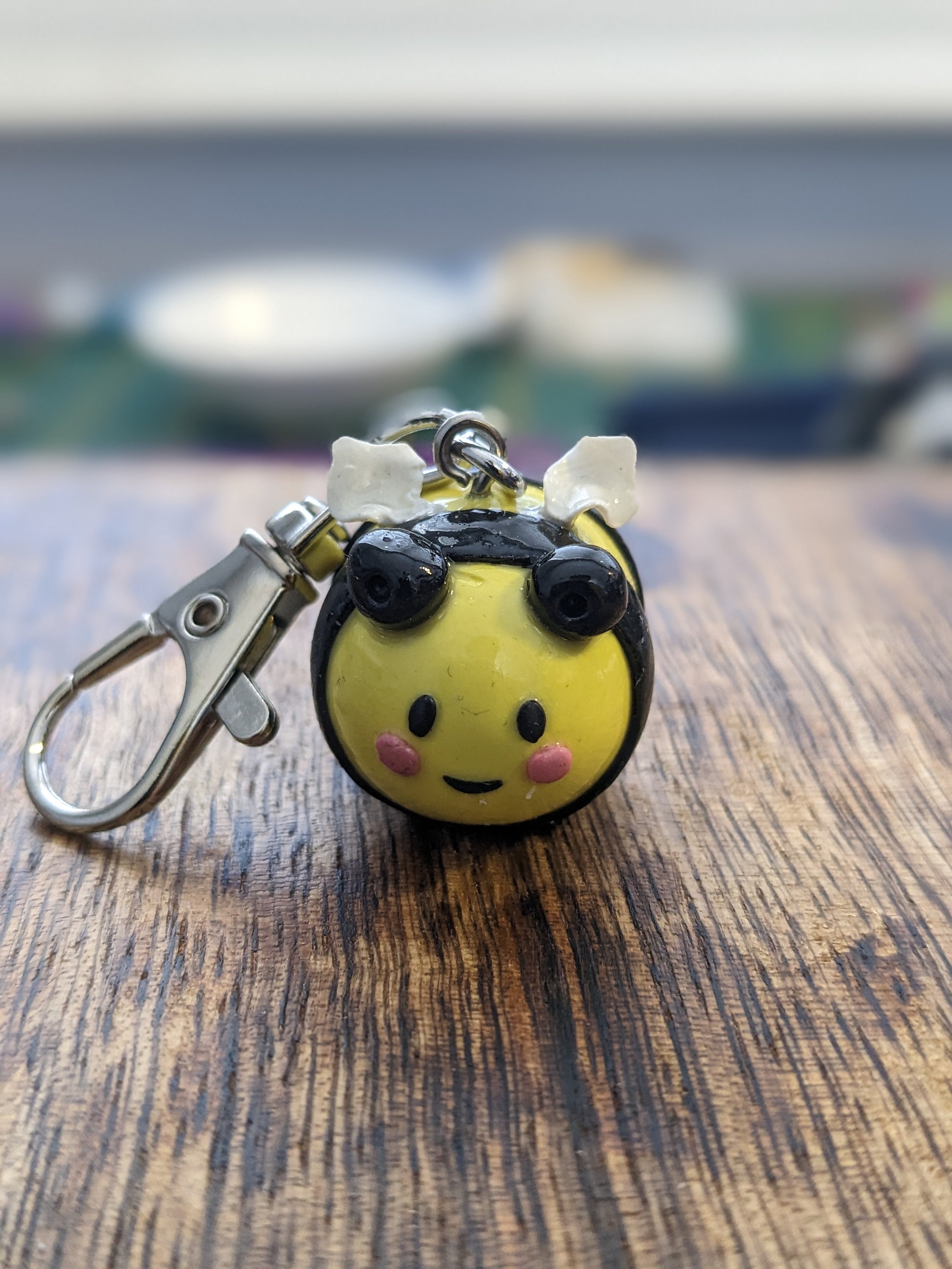 Porte-clés petite abeille toute mignone - 2 Modèles au choix !