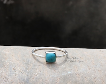Anillo de turquesa: piedra preciosa cabujón cojín de plata de ley 925