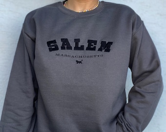 Vintage Sweatshirt Salem Massachusetts/ Halloween Sweatshirt Fall