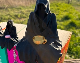 Suriel with Tea Figurine: ACOTAR Inspired Bookshelf Decor