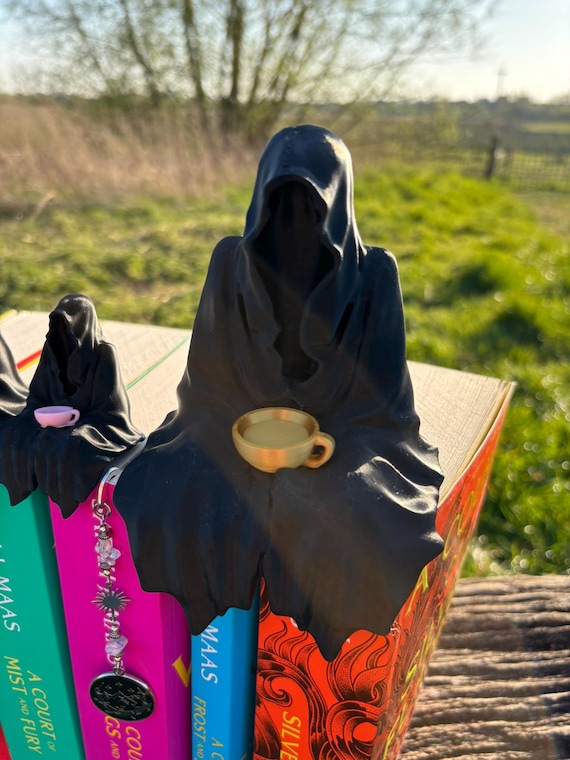 Suriel with Tea Figurine: ACOTAR Inspired Bookshelf Decor