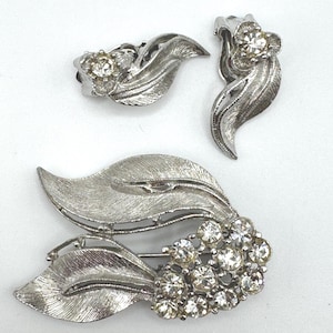 Mid-Century Elegance – Vintage 1950s Silver Tone Rhinestone Brooch & Clip-On Earrings Set, Perfect for Weddings or Retro Lovers
