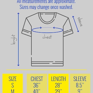 以下が含まれることがあります： インチ単位の寸法が記載されたTシャツの図。テキストは「Blue Yellow Print」と「UKRAINIAN PRIDE」です。シャツの胸囲は91cmから142cm、着丈は71cmから84cm、袖丈は22cmから28cmです。