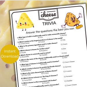 Puede incluir: Un juego de preguntas y respuestas sobre queso imprimible con un personaje de queso de dibujos animados a cada lado de la página. Las preguntas son sobre diferentes tipos de queso, sus orígenes y sus usos. El texto en la página dice "cheese trivia" y "Responde a las preguntas lo mejor que puedas".