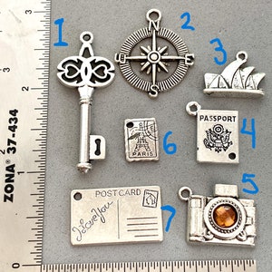 Charm de viaje, brújula, postal, pasaporte, sello, cámara, ópera de Sidney, tono plateado. Ver número correspondiente al realizar el pedido.