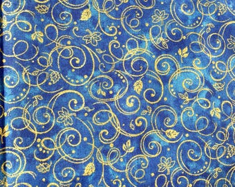 Tela azul con remolinos dorados (brillantina), tamaño: 11" x 35" - Pieza rectangular de algodón ligero de Joann Fabric, del departamento de acolchado.